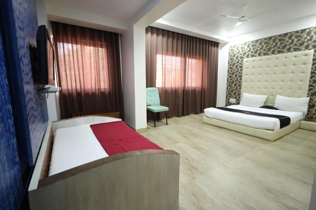 Saish Hotel 쉬르디 외부 사진