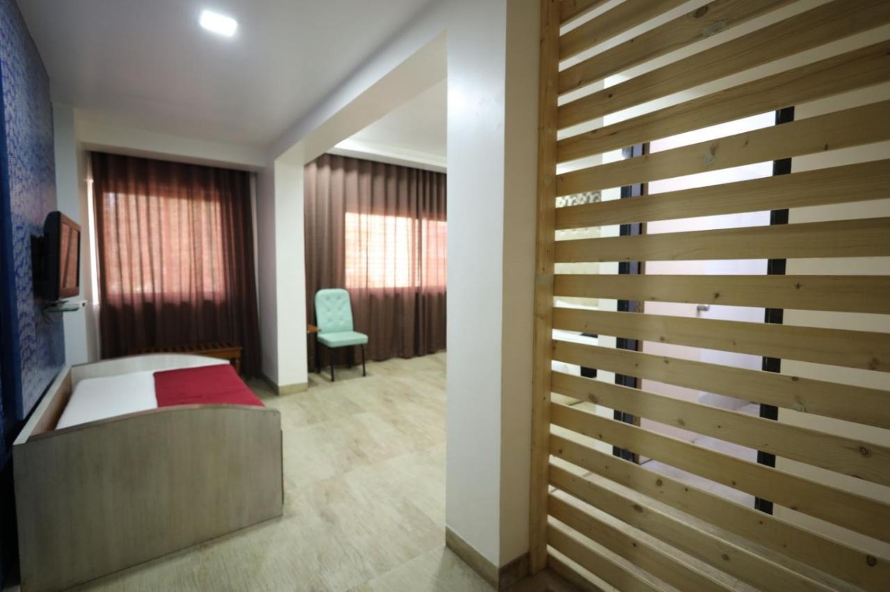 Saish Hotel 쉬르디 외부 사진
