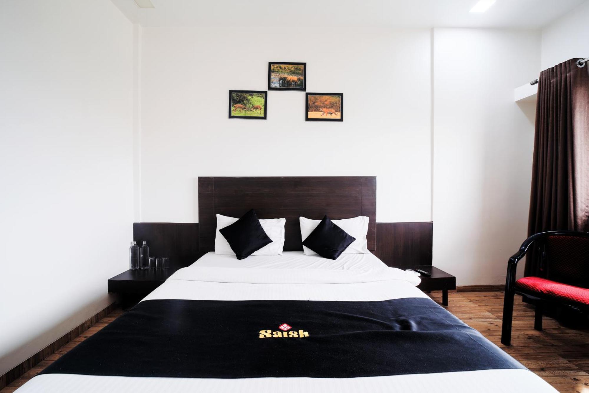 Saish Hotel 쉬르디 객실 사진