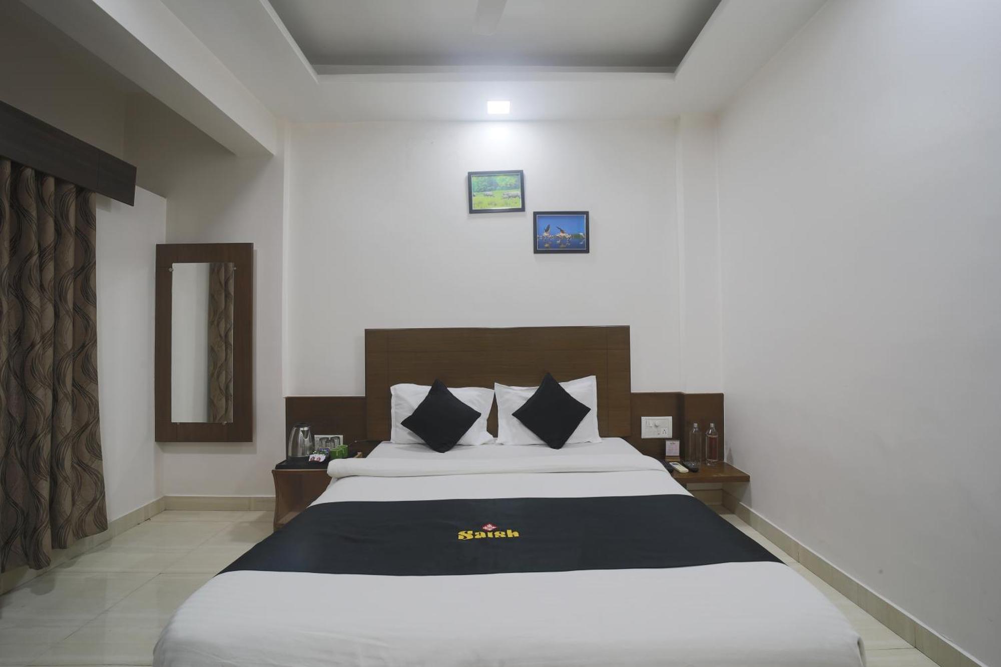Saish Hotel 쉬르디 외부 사진
